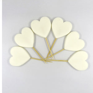 / לבן קישוט בצק סוכר - לבבות על קיסם אדום / ורוד