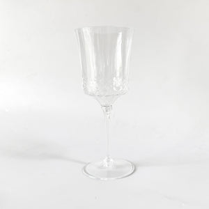 כוסות יין מעוטרות