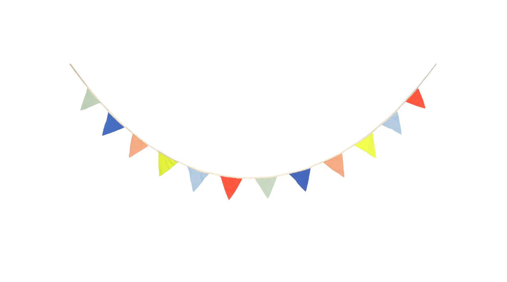 שרשרת דגלונים צבעוניים ארוגים מכותנה - meri meri