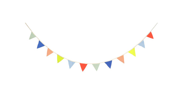 שרשרת דגלונים צבעוניים ארוגים מכותנה - meri meri