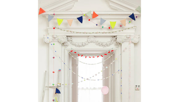 שרשרת דגלונים צבעוניים ארוגים מכותנה - meri meri