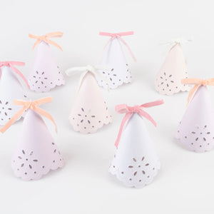 כובעי מסיבה תחרה וסרטי קטיפה Meri Meri