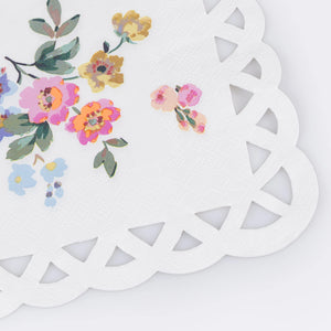 מפיות נייר גדולות פרחוניות ושוליים אריג קלוע Meri Meri