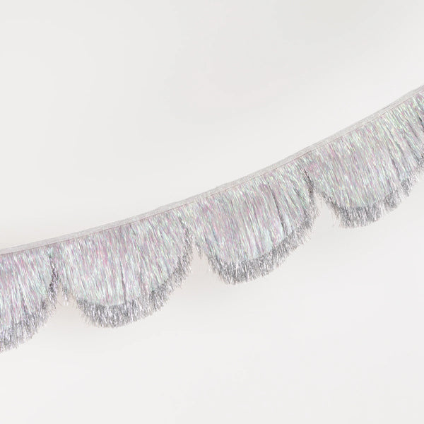 Meri Meri שרשרת פרנזים כסופה הולוגרפי בעיצוב מעוגל