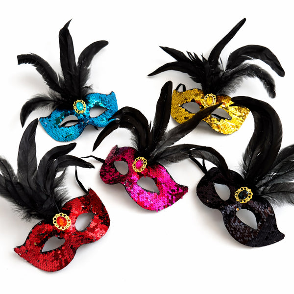 מסכות פייאטים צבעוניות עם נוצה