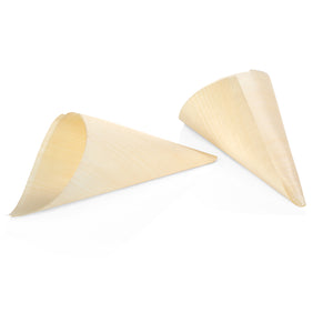 קונוס מעץ מתכלה להגשה של חטיפים וכיבוד