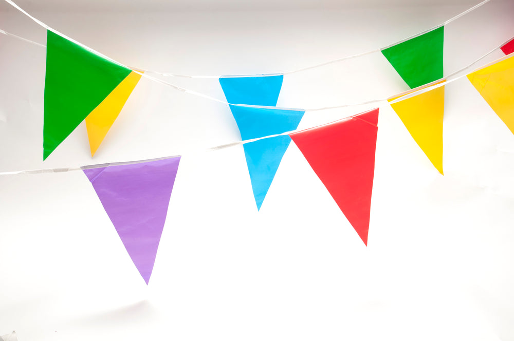 שרשרת דגלונים צבעוניים