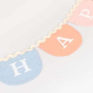 גרילנדת בד Happy Birthday צבעונית – קישוט יום הולדת רב־פעמי| MERI MERI